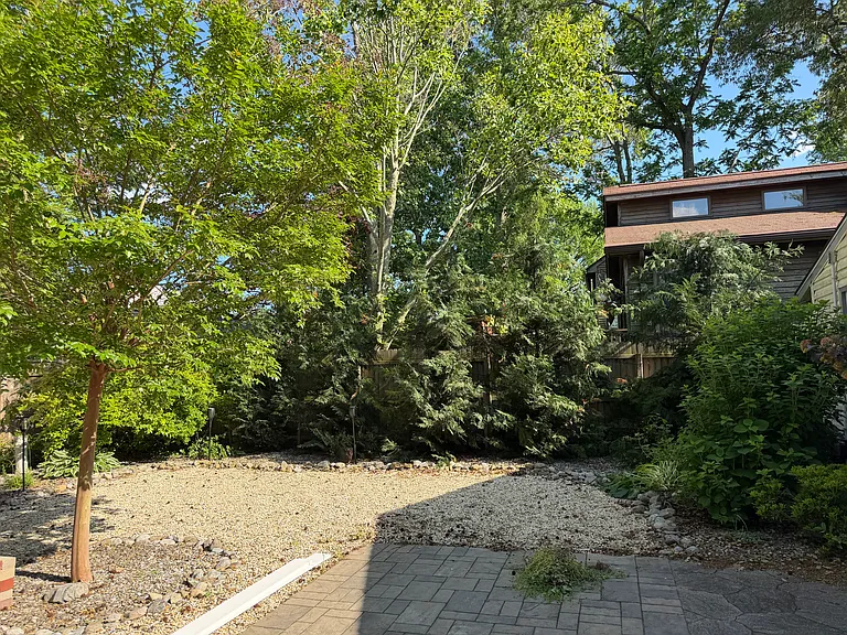 122 Zelus St — Photo 19