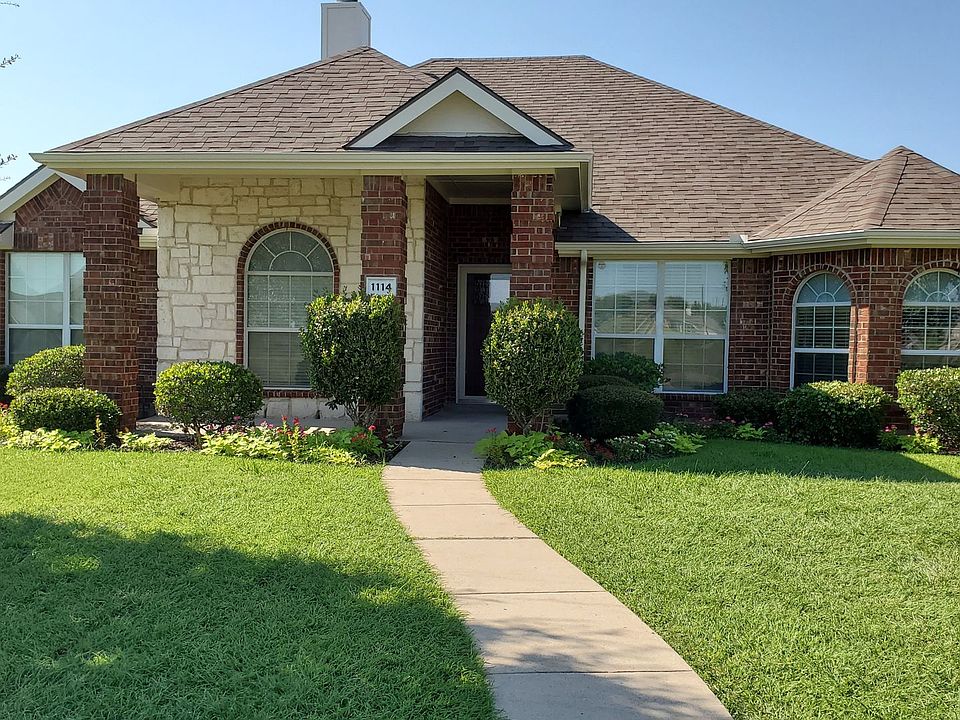 1st image of 1114 Camelot Dr