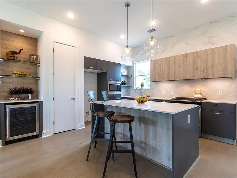 1236 W 25th St #C — Photo 3