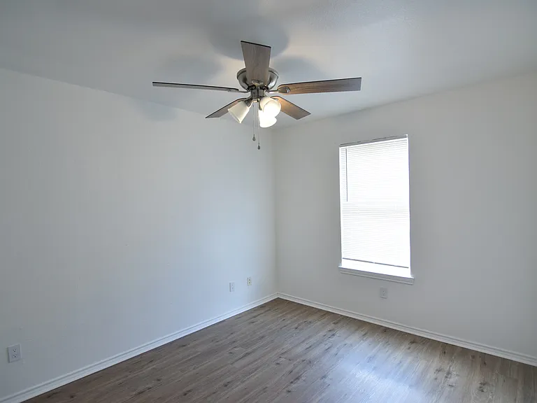 3403 Toledo Dr — Photo 10