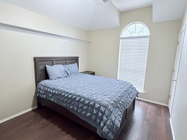 8716 Cornell Ave — Photo 7