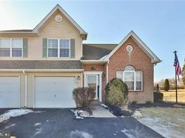2424 Juniper Dr, Coplay, PA 18037