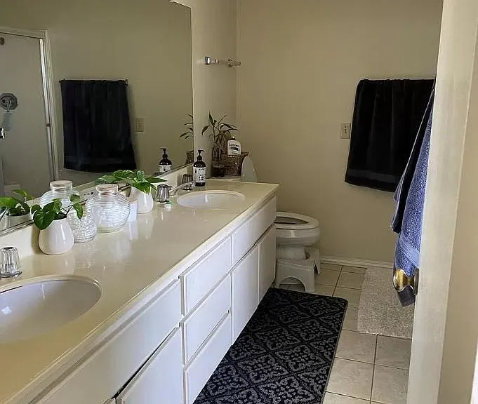 Master bathroom - staged