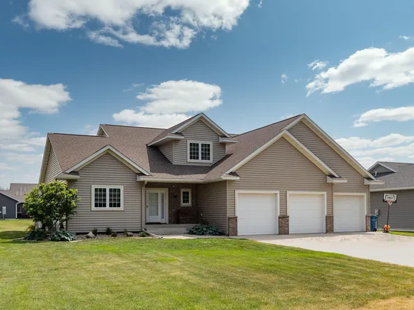 411 2nd St SE, Hayfield, MN 55940