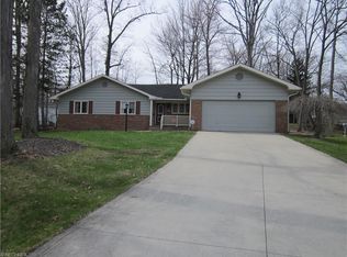 8421 Dogwood Ln, Parma, OH 44130