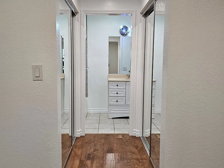 453 Ivy St — Photo 32