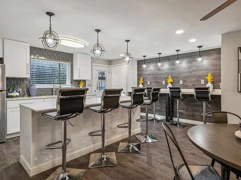 The Ashley at Bluffview Apartments — Photo 46
