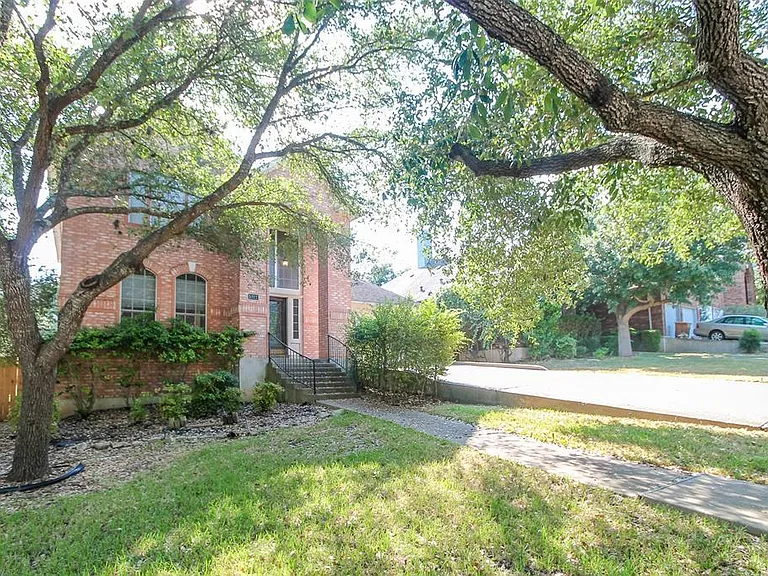 5921 Back Bay Ln — Photo 1
