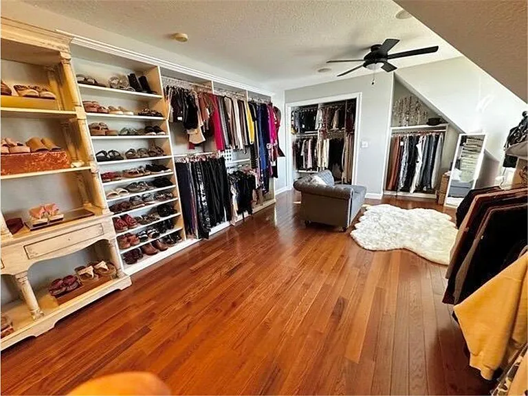 5760 Oakview Ln N — Photo 15