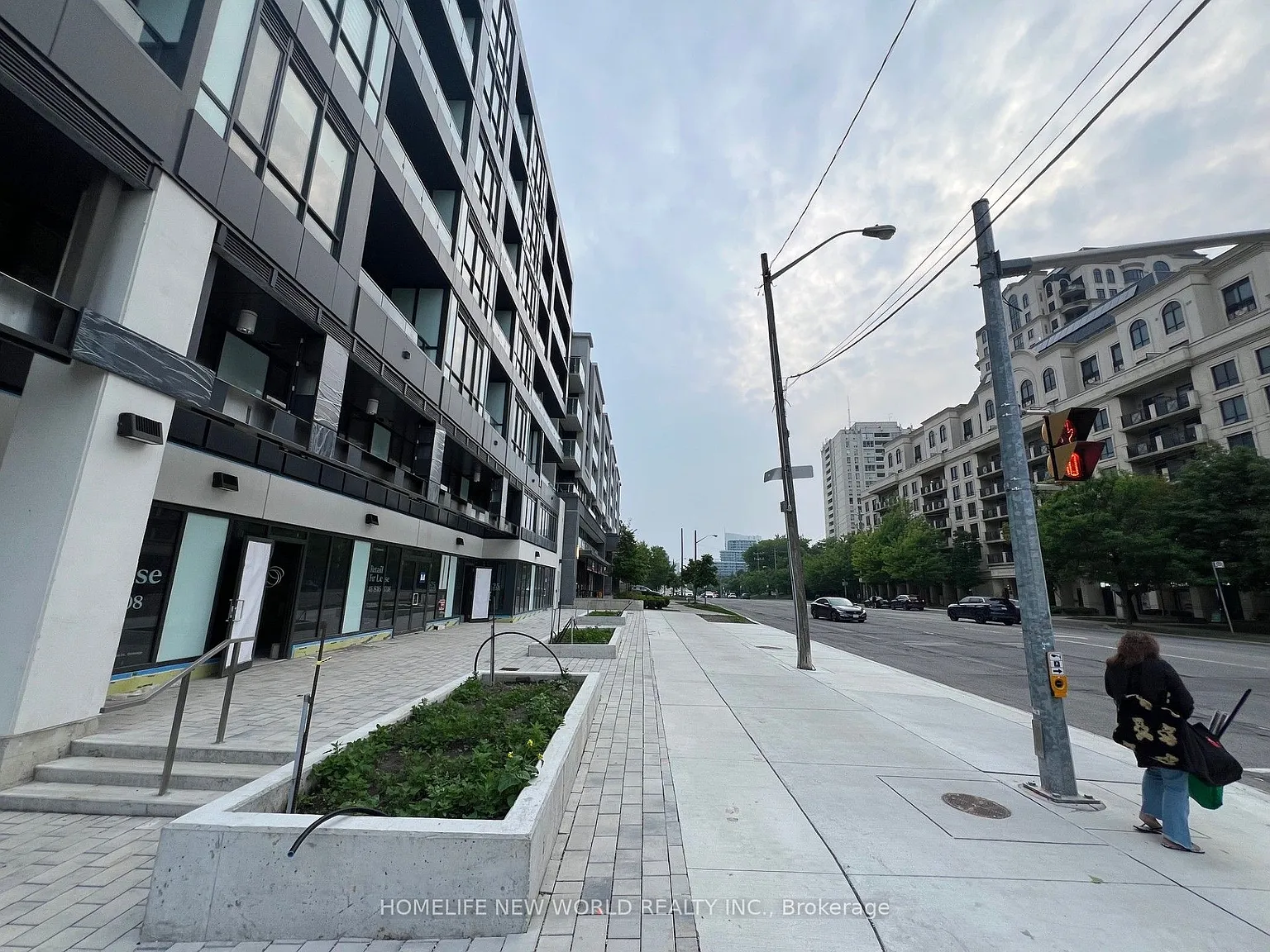 625 Sheppard — Photo 4