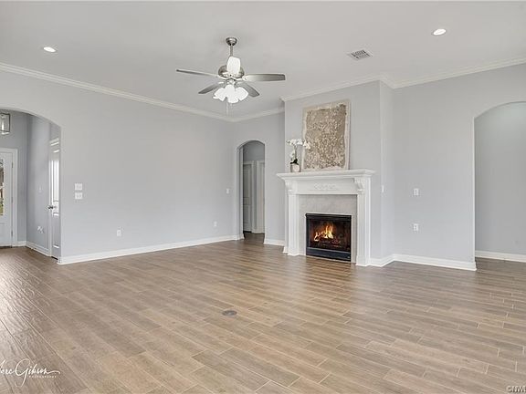 4th image of 2102 Silverwood Dr