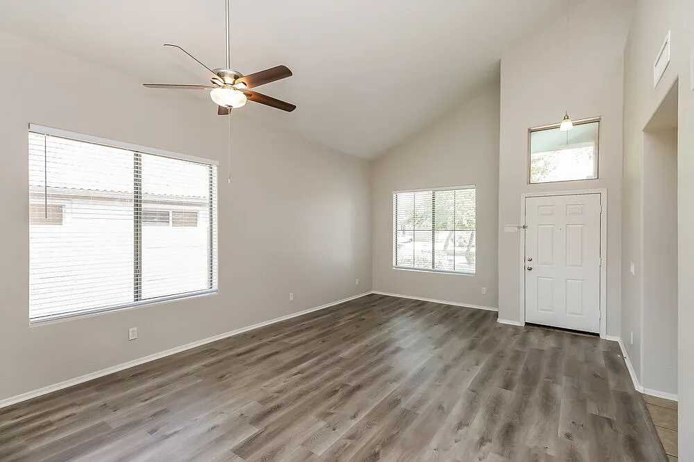 4 bed, 3.0 bath, 2138 sqft, $2,305 — Photo 4