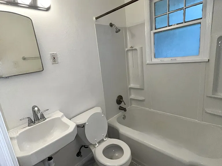 1204 Yale Ave #4 — Photo 7