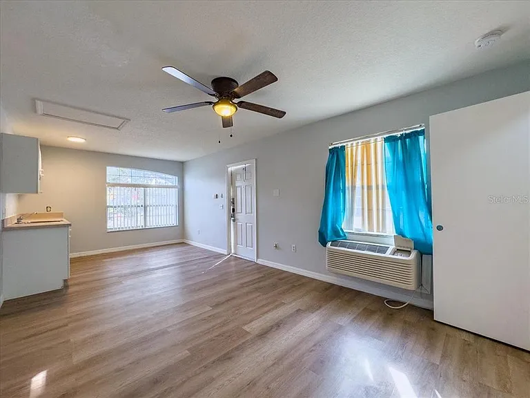 102 Mango Dr #FRONT — Photo 8