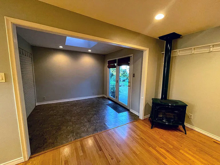 9857 Chiswell Rd — Photo 5
