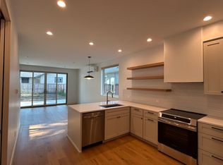 1003 E Washington St #B, Urbana, IL 61801
