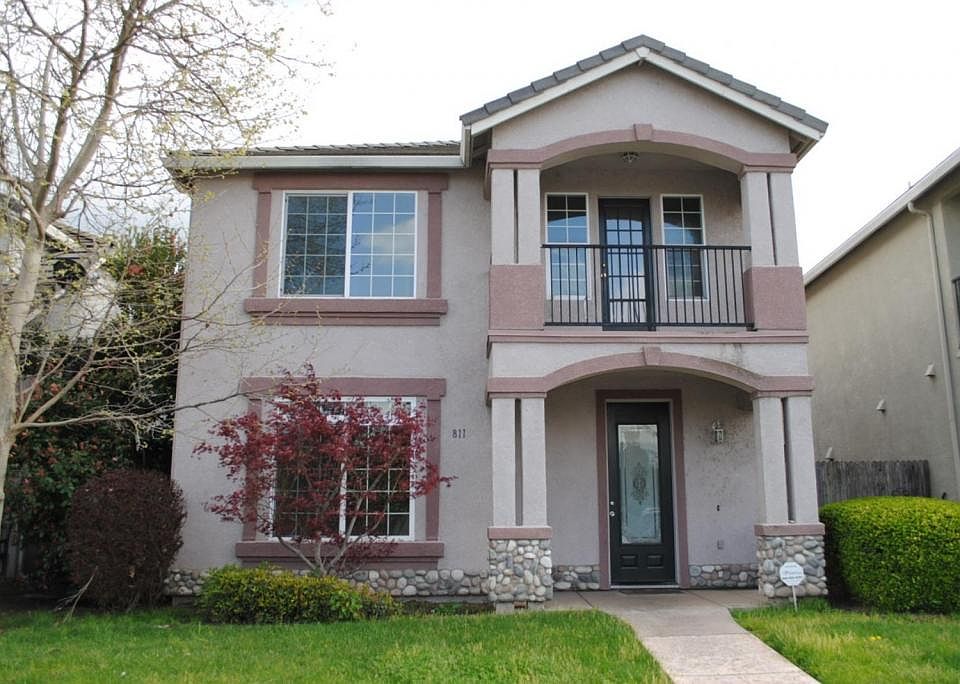 1st image of 811 Queensland Cir