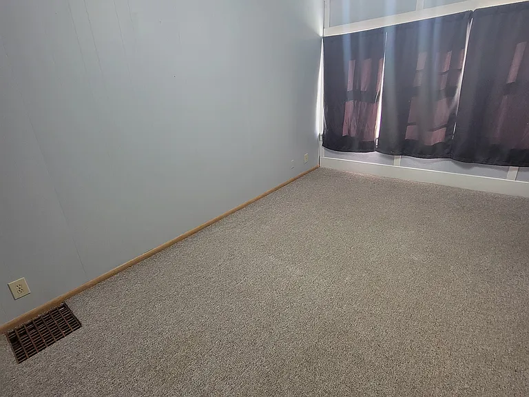 1524 Iowa St — Photo 16
