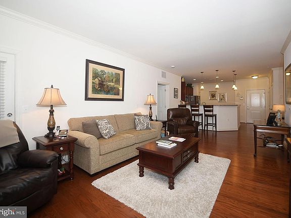5th image of 901 Macphail Woods Xing APT 1B