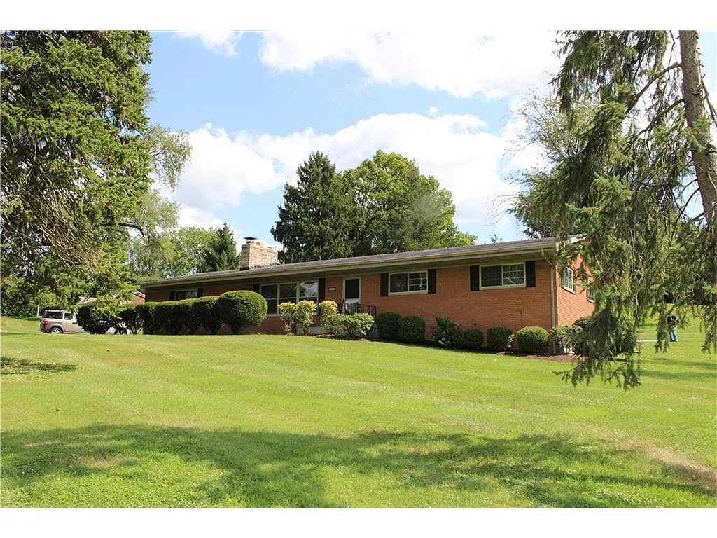 200 Meadow Ln photo 1