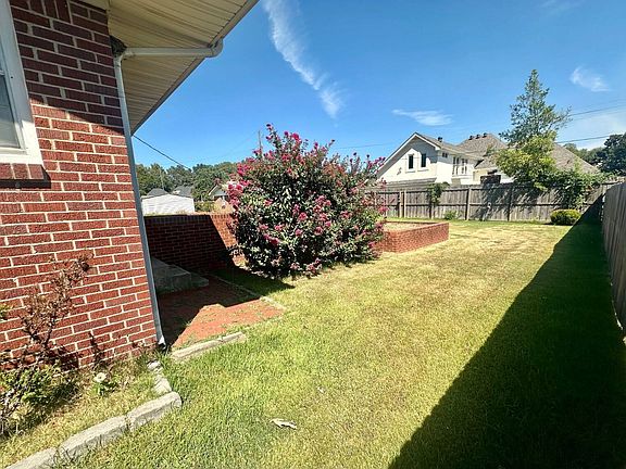 5th image of 1202 Thrush Rd