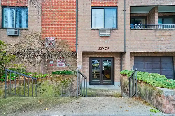 Sold by Century 21 Amiable Realty Group II Inc | media 24