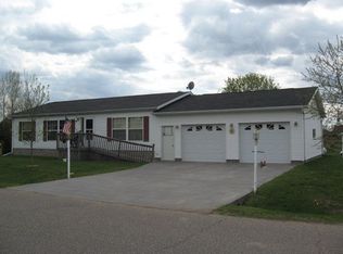 801 Knoke St, Gresham, WI 54128