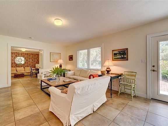 5th image of 230 Park Cir N