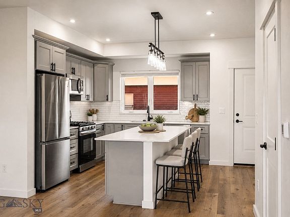 5th image of 1704 Lincoln St #8C