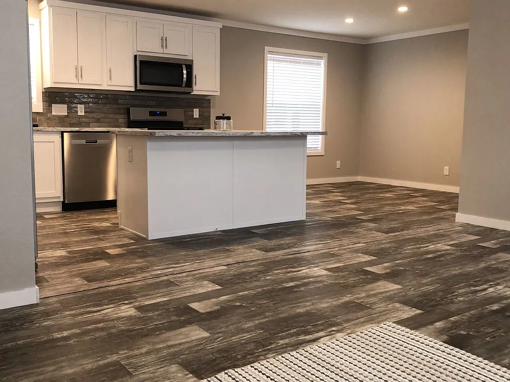 3 bed, 2.0 bath, 1123 sqft, $1,995 — Photo 2