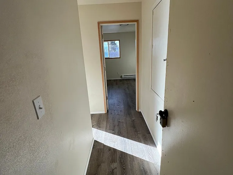 212 W 3rd St — Photo 3