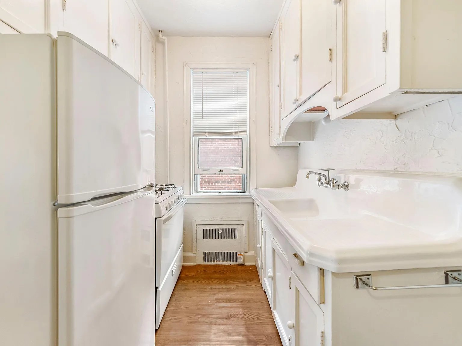 5556 Covode Street — Photo 4