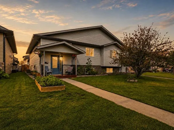 118 E Oak Dr, Red Deer, AB T4P 0C8