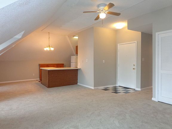 5th image of 407 Fairfax Ave APT 302