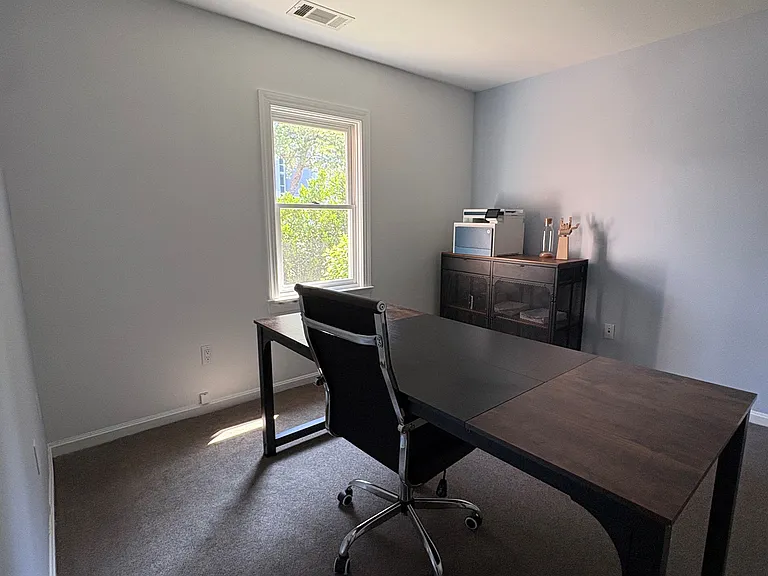 1304 Vincent Pl — Photo 3