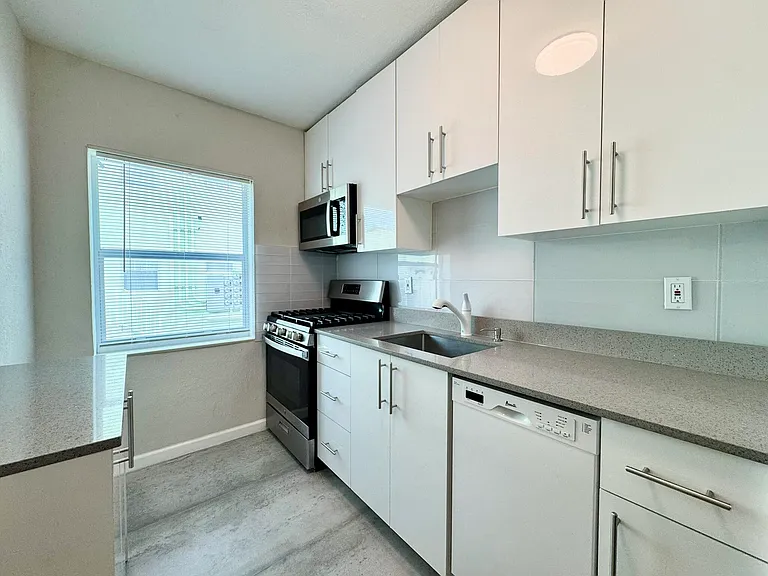 935 8th St #3 — Photo 16