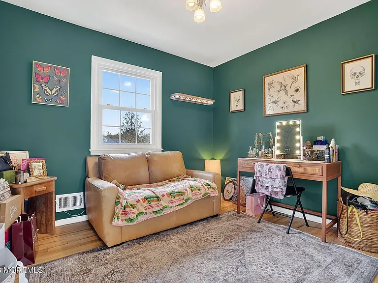 824 Knight St — Photo 11