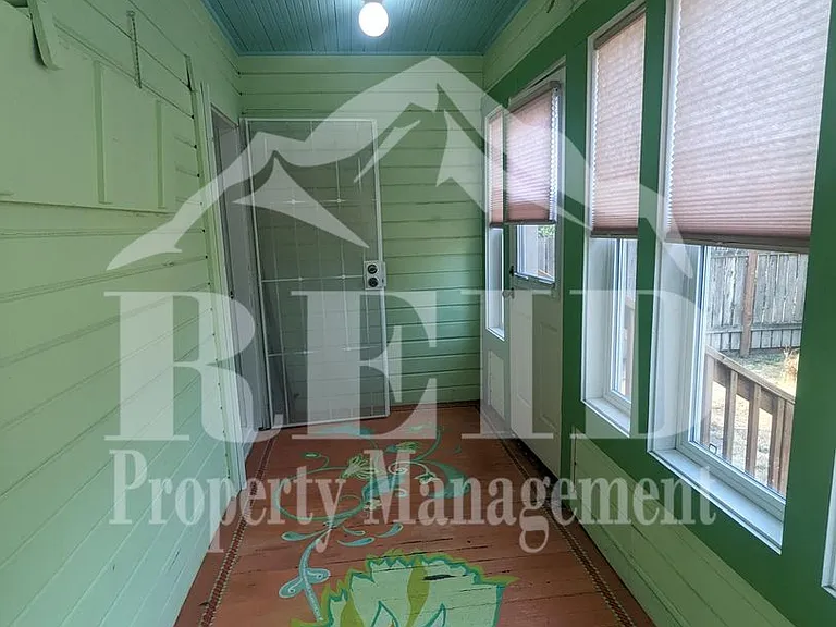 657 Highland Ave — Photo 11