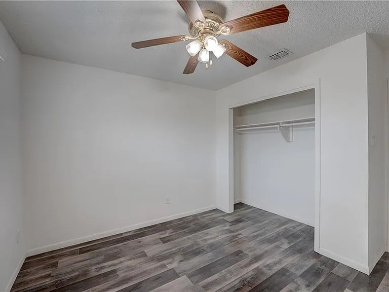 2310 Vialoux Dr — Photo 19