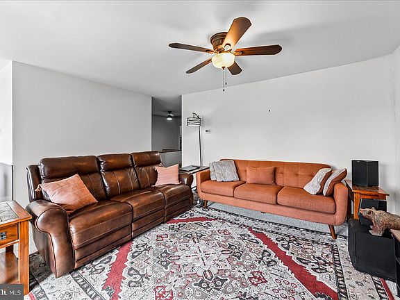 5th image of 810 Meadowview Ln #810