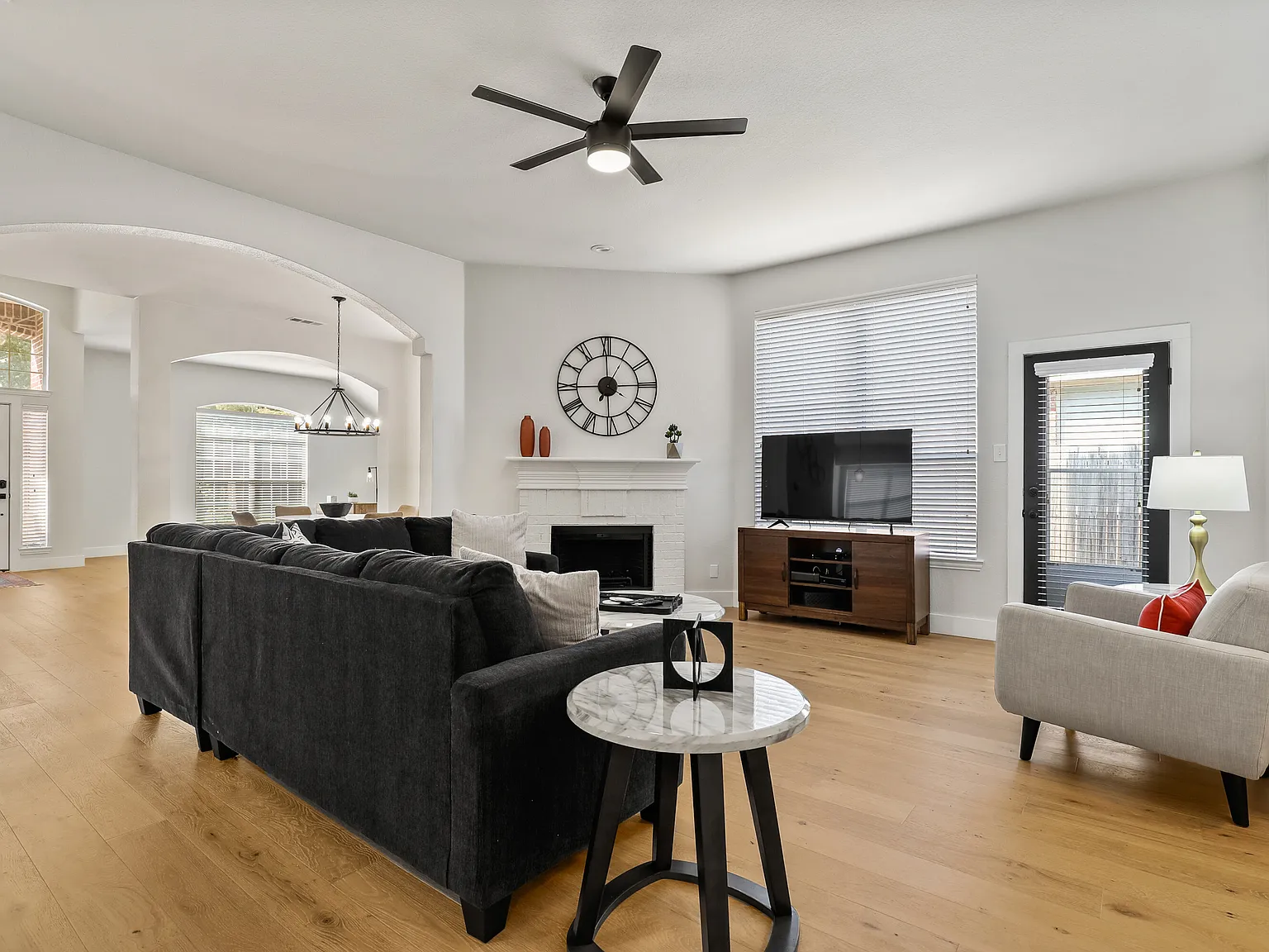 4 bed, 2232 sqft, $8,586 — Photo 4