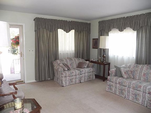 4th image of 326 Glen Oaks Dr