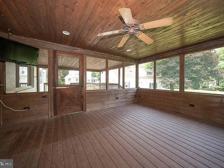 353 S Old Middletown Rd — Photo 39