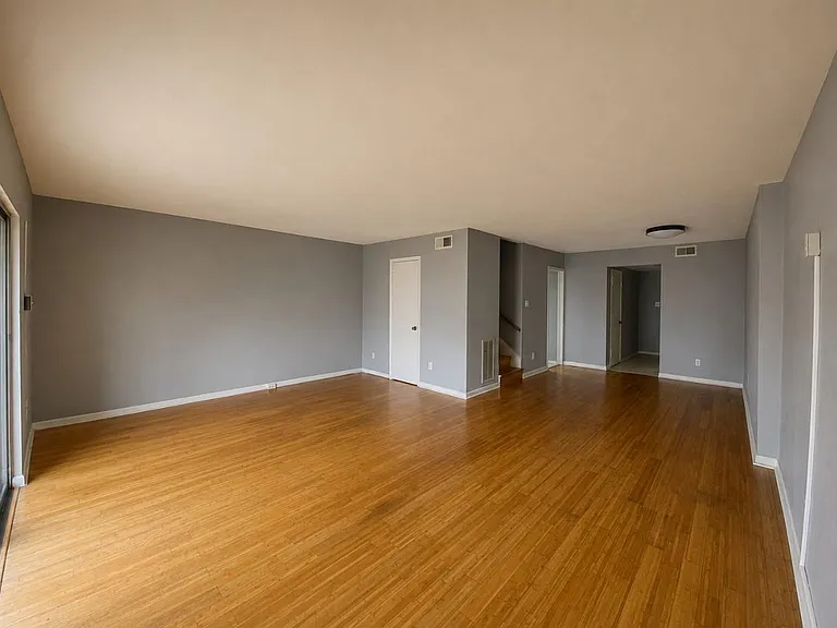 7913 Grove Ridge Dr — Photo 6