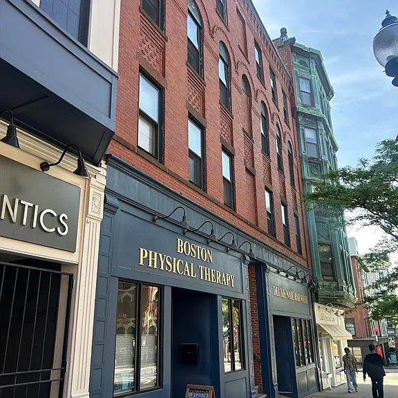 W Broadway — Photo 10