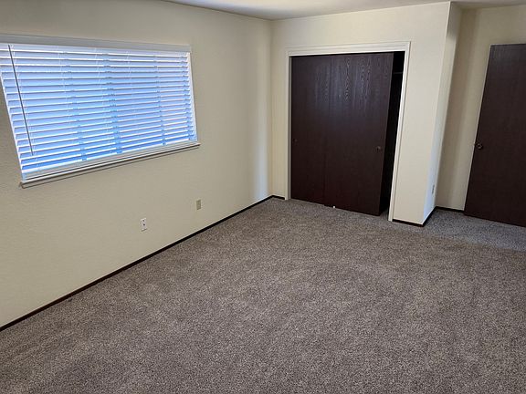 5th image of 2370 Laurel Cir