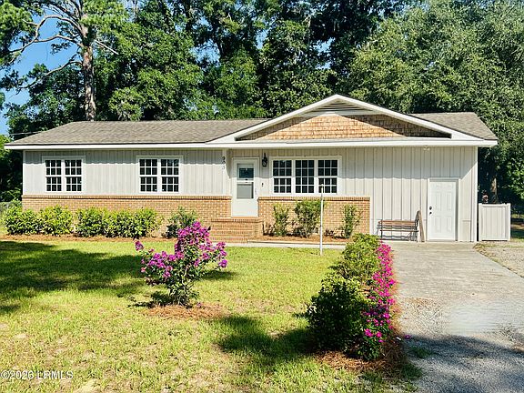 2nd image of 905 Belleview Circle W
