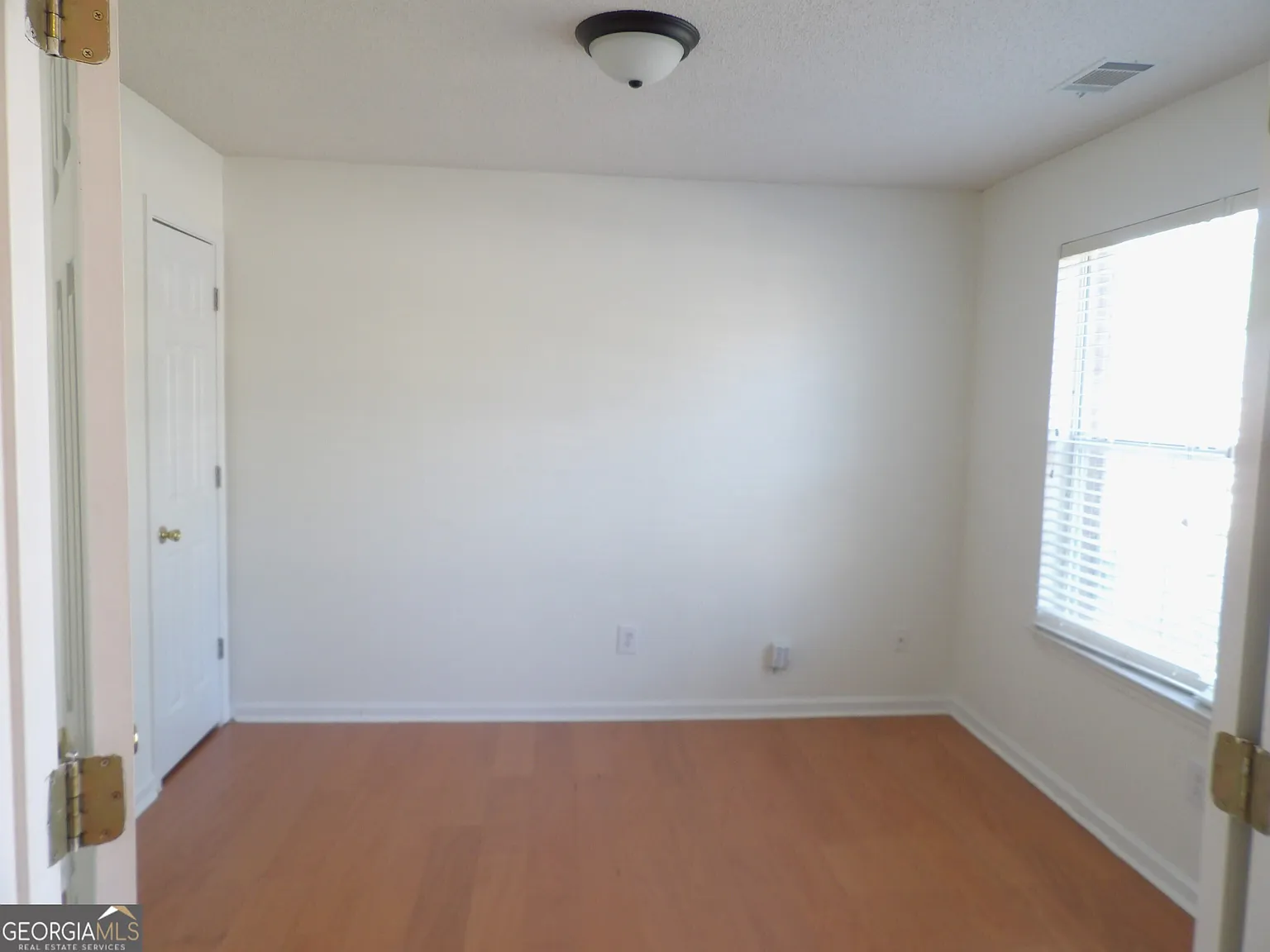 4 bed, 3.0 bath, 1885 sqft, $2,200 — Photo 2