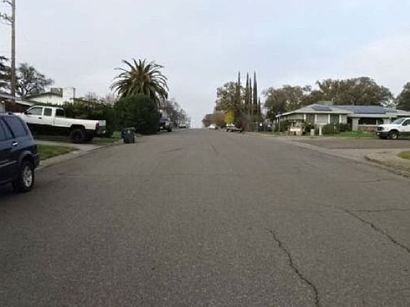 Exterior Neighborhood (street photo)