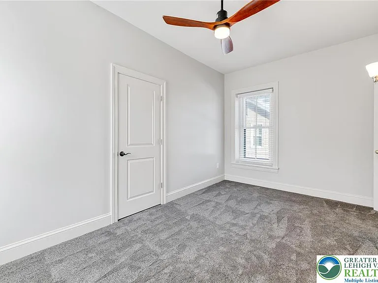 240 Franklin St #2 — Photo 16